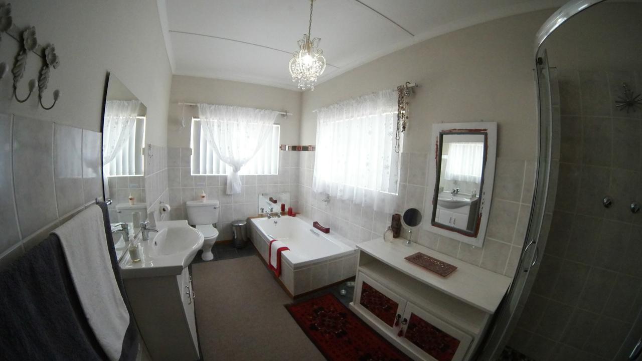 Gate 66 Bed & Breakfast Somerset East Bagian luar foto